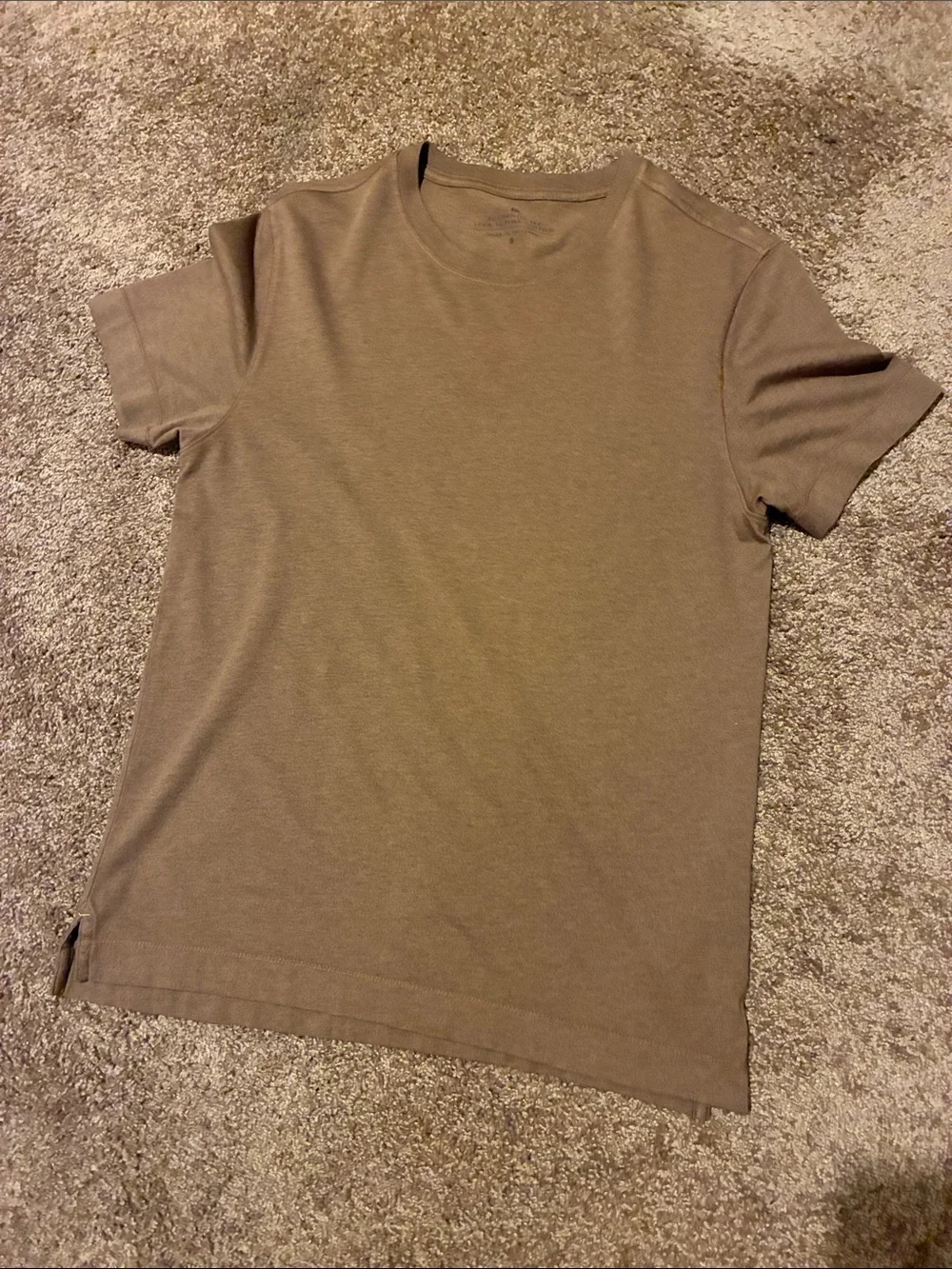 BANANA REPUBLIC. Men’s Short Sleeve Crew Tee in Olive Brown. Size S. EUC